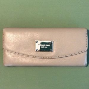 Micheal Kors Leather Wallet